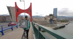 Juicio clave contra Deliveroo: la Inspección apoya a 529 'riders' y anticipa una tormenta laboral