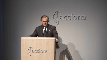 Los Entrecanales y Dancausa estrechan lazos en la junta de Acciona antes de la salida a bolsa de sus renovables