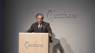 Los Entrecanales y Dancausa estrechan lazos en la junta de Acciona antes de la salida a bolsa de sus renovables
