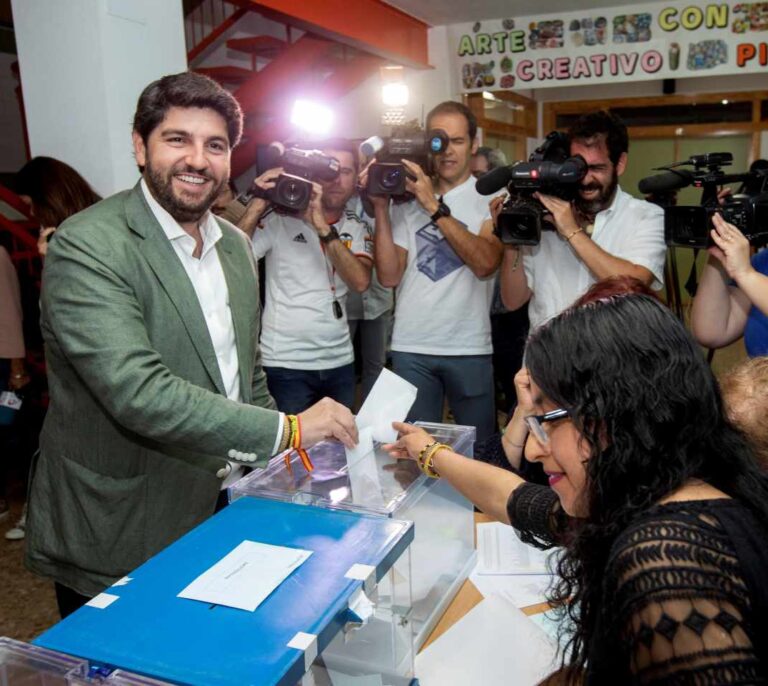 El PP de Murcia busca el apoyo de Cs para gobernar en minoría y sin Vox