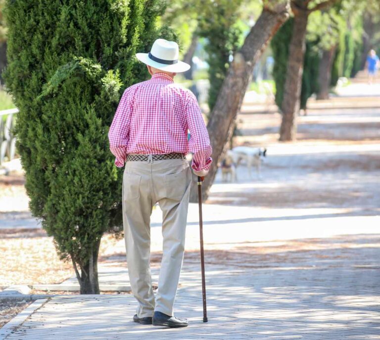 La personas que se sienten solas tienen más riesgo de demencia