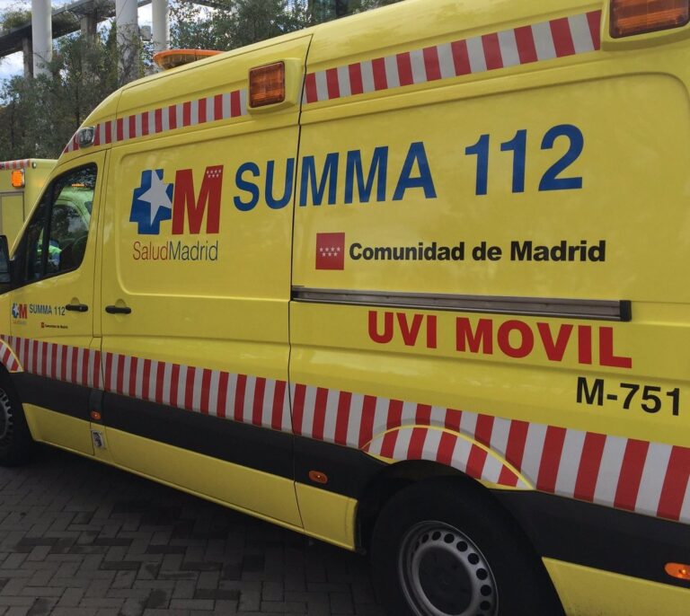 Muere un motorista con 22 años al colisionar contra un camión en Madrid