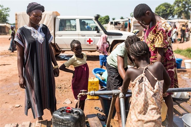 Ayuda humanitaria en un país africano.