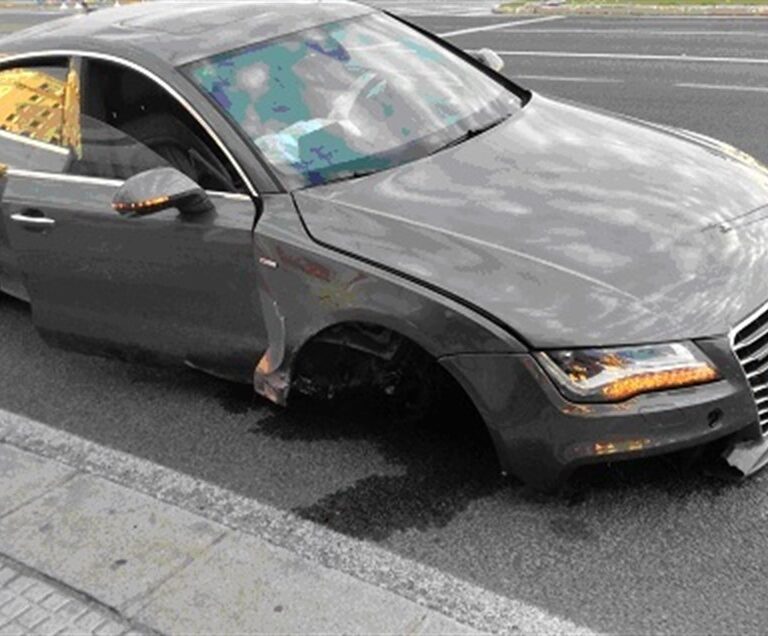 Sin llanta ni rueda: la accidentada travesía de un conductor ebrio por las calles de Cádiz