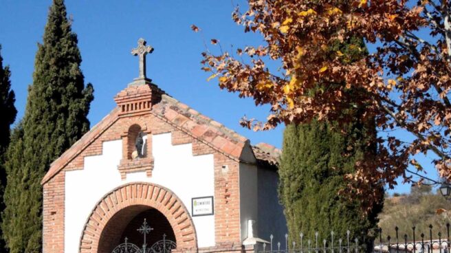 Roban más de 60 crucifijos de lápidas en un pueblo de Guadalajara: "Estamos desolados"