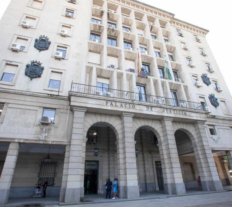 Un condenado por violencia machista elude la cárcel tras cambiarse de sexo