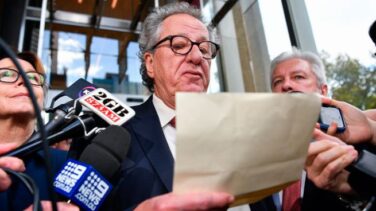 Geoffrey Rush, indemnizado con 2,8 millones de dólares por el diario que le acuso de acoso sexual