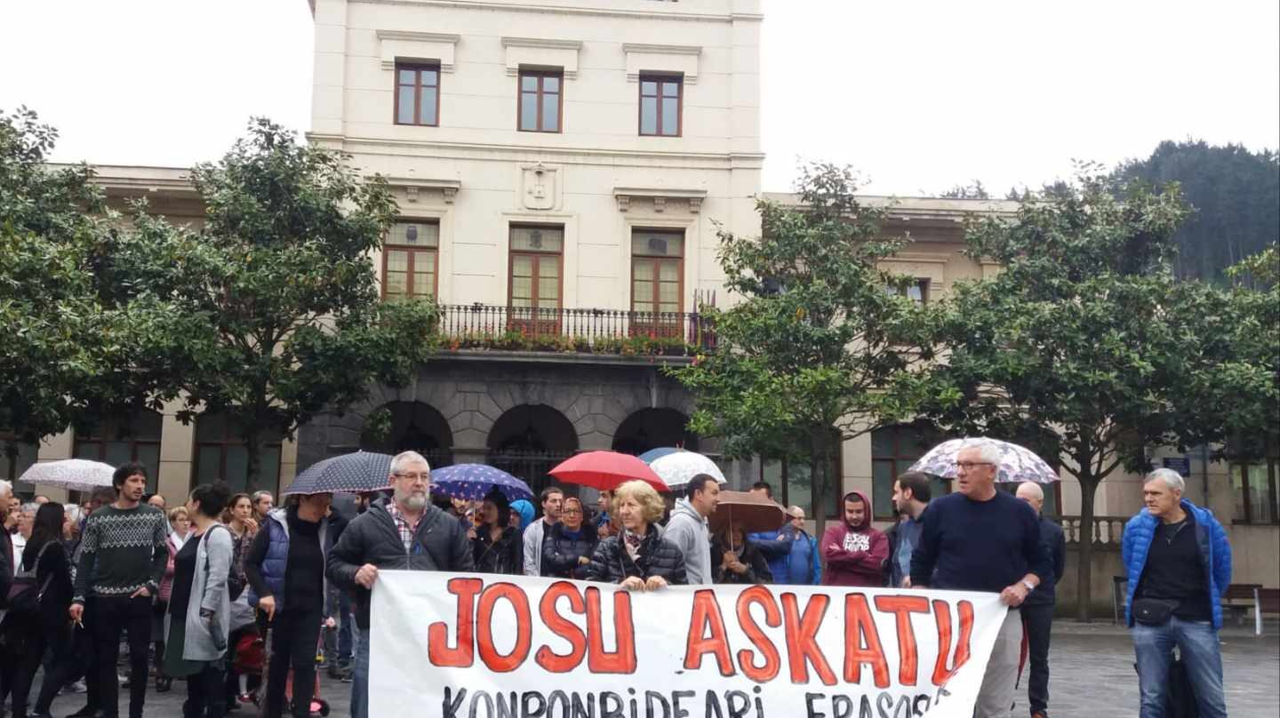 Homenaje a Josu Ternera en su localidad natal.