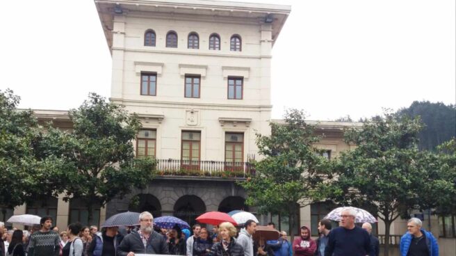 El ayuntamiento del pueblo de 'Josu Ternera' acusa a Cs de "provocar" y "generar confrontación"