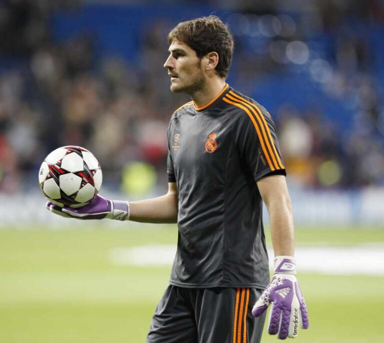 Iker Casillas 'ficha' por el Real Madrid: "Orgulloso de volver a casa"