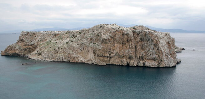 Islote de Perejil, visto desde la costa africana.