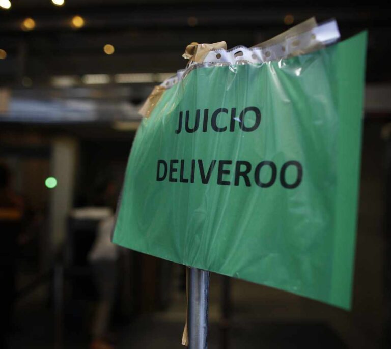 Deliveroo acusa a la Inspección de ceder a la presión mediática en el juicio de los 532 raiders
