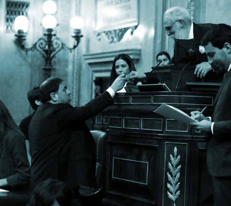 Mambo en el Congreso con Sánchez tocando los bongos