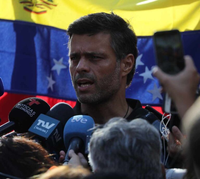 El opositor Leopoldo López vendrá a España tras dejar la embajada en Caracas