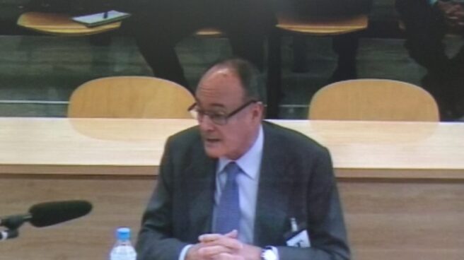 El gobernador del Banco de España, Luis María Linde, durante su declaración en el juicio de Bankia.