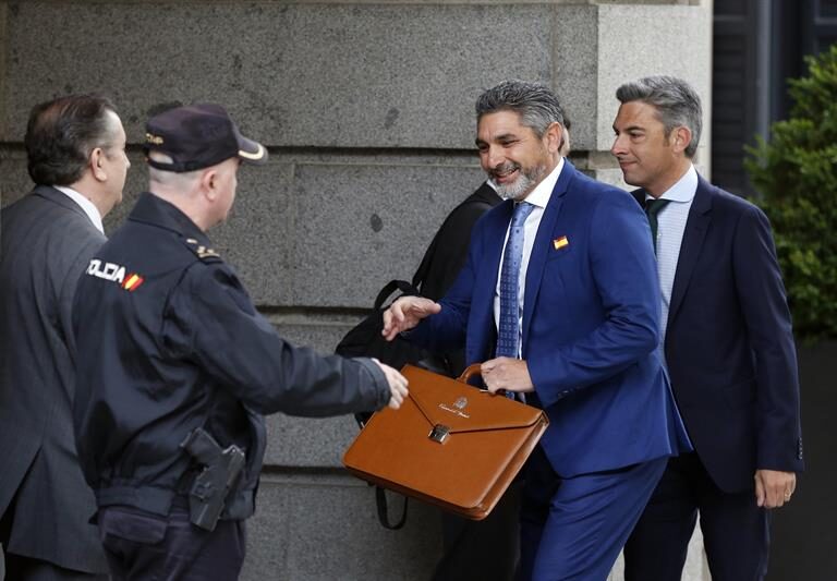 Maletines de lujo para los ministros, de 'bajo coste' para los diputados