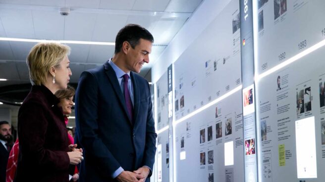 La comisaria de La Moncloa retira una estatua del patrón de la Policía por ser un "símbolo religioso" La comisaria Marcos y Pedro Sánchez, el pasado 18 de febrero en la inauguración del nuevo Centro de Mando y Seguridad (del Complejo de La Moncloa.