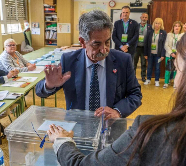 Revilla pide al PSOE que no asuma las exigencias de ERC: "Son inaceptables"