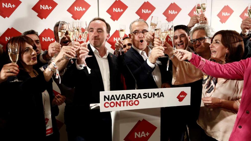 Los candidatos de Navarra Suma celebran sus buenos resultados el 26-M.