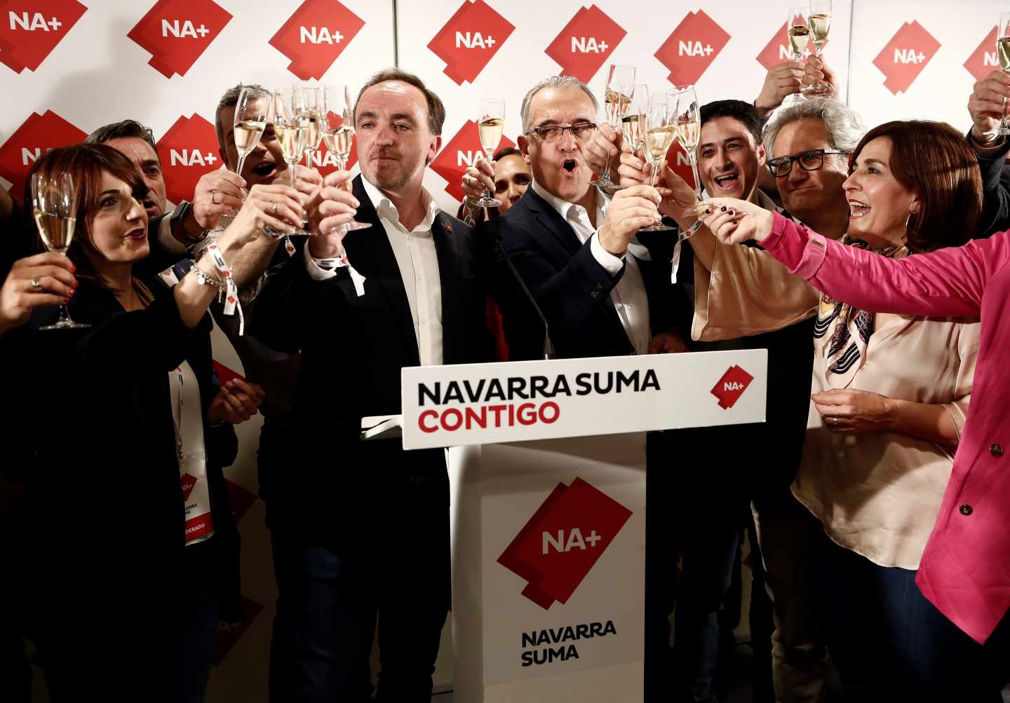 Los candidatos de Navarra Suma celebran sus buenos resultados el 26-M.
