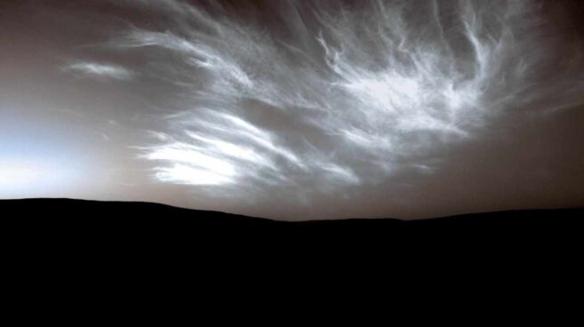 Así son las nubes brillantes de Marte