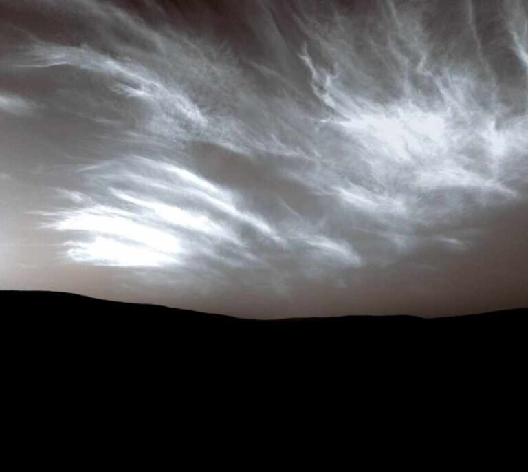Así son las nubes brillantes de Marte
