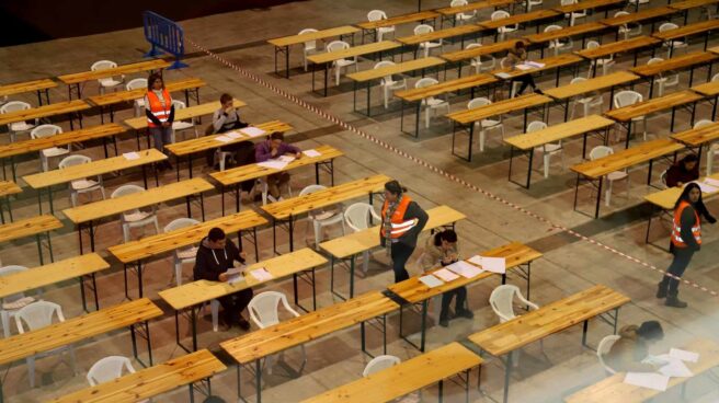 oposiciones-interinos-justicia Aula durante un examen de oposiciones.