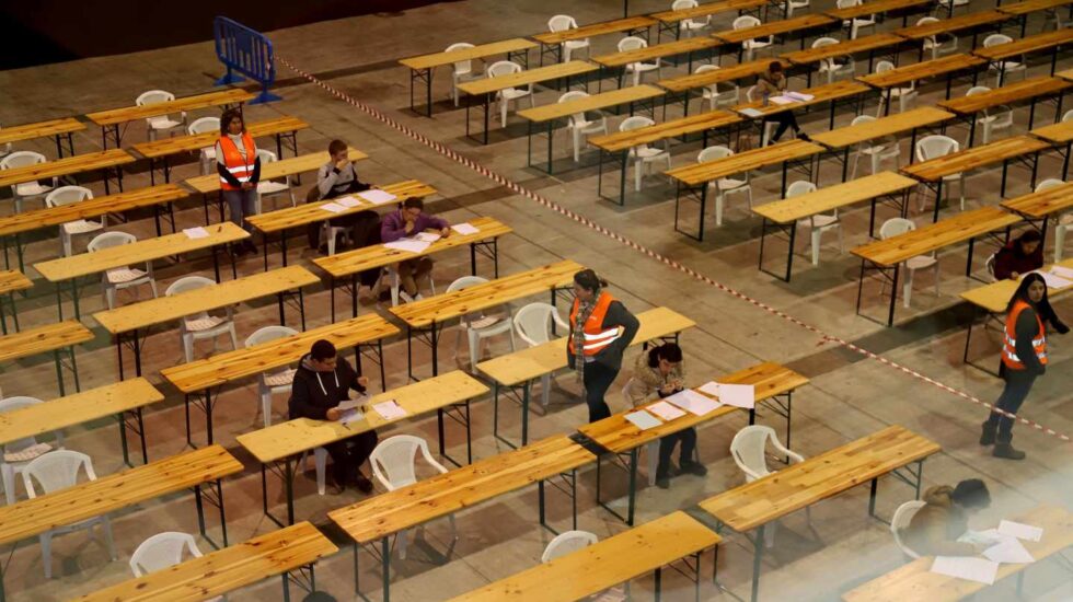 Aula durante un examen de oposiciones.