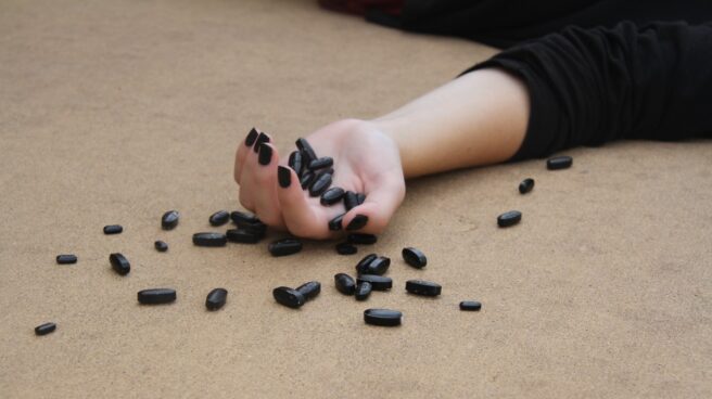 pills_overdose_health_drug_narcotic_abuse_addict_painkiller-875065