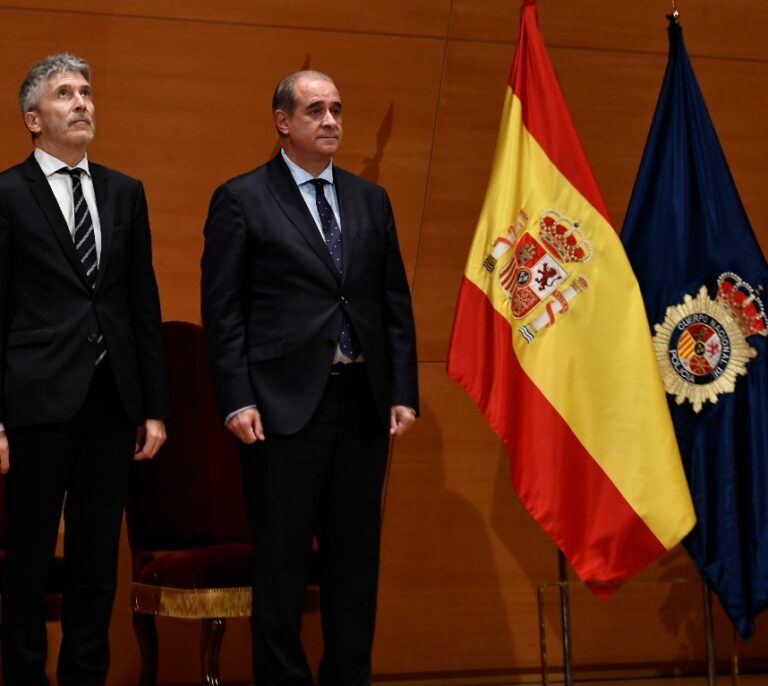 La Policía envía a Cataluña al 25 % de los nuevos agentes para cubrir la desbandada