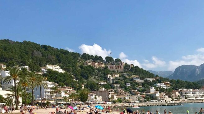 playa mallorca soller ep Turistas en la playa de Puerto de Soller, en Mallorca.
