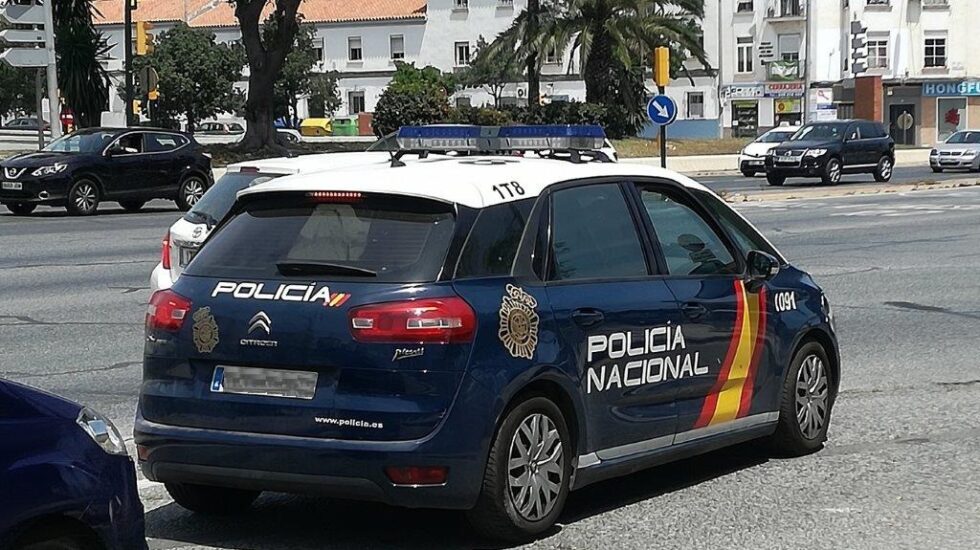 Un vehículo policial, en pleno servicio.