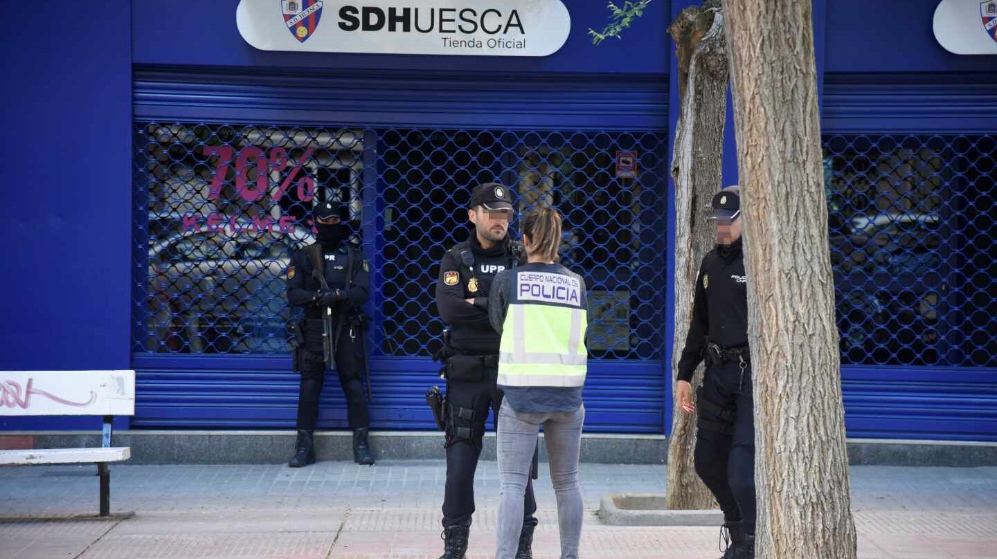 La Policía registra la sede del Huesca en medio de la investigación sobre presunto amaño de partidos.