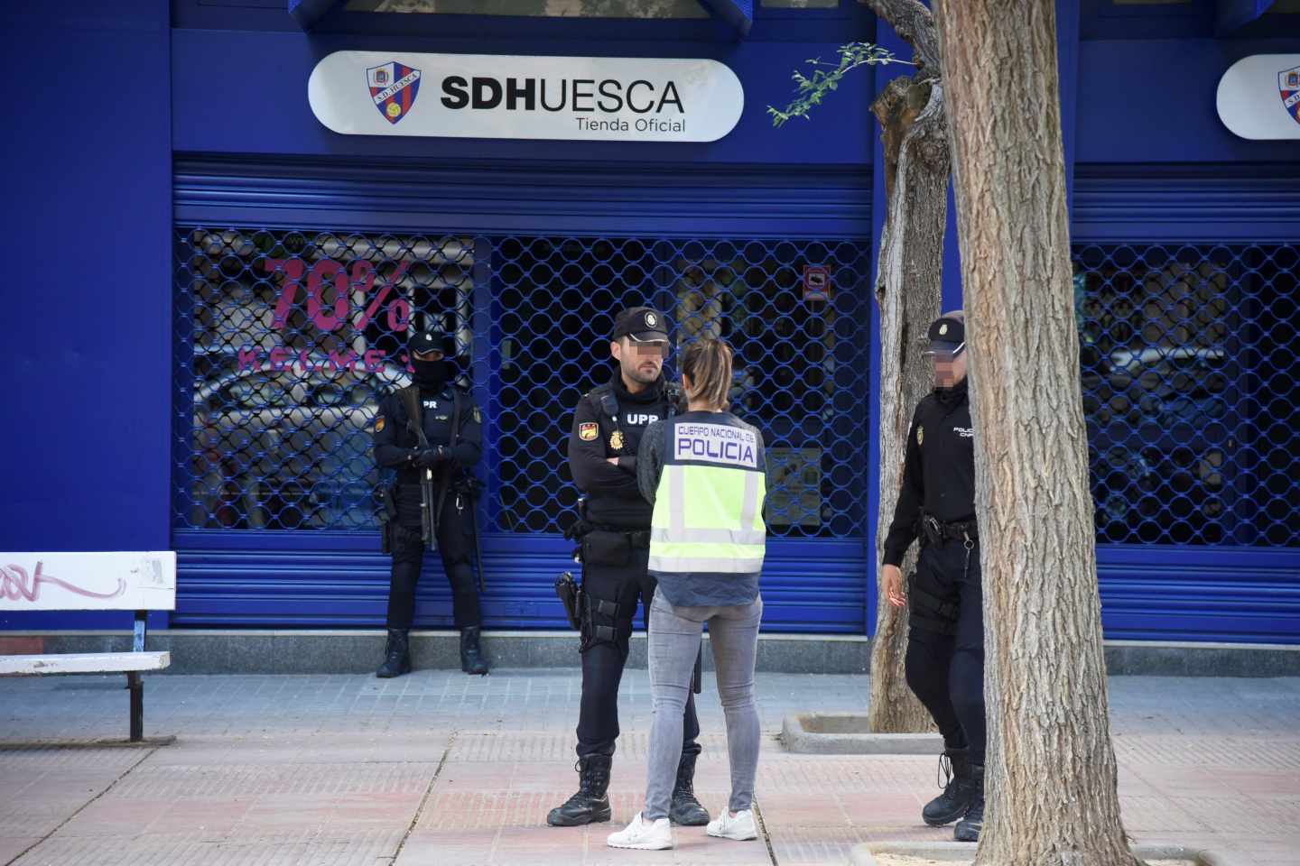 La Policía registra la sede del Huesca en medio de la investigación sobre presunto amaño de partidos.