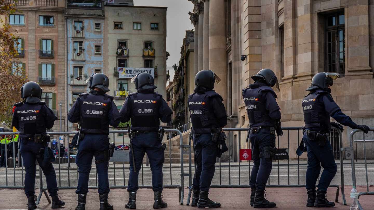 Agentes de la Policía Nacional, el pasado mes de diciembre en la barcelonesa Vía Laietana.