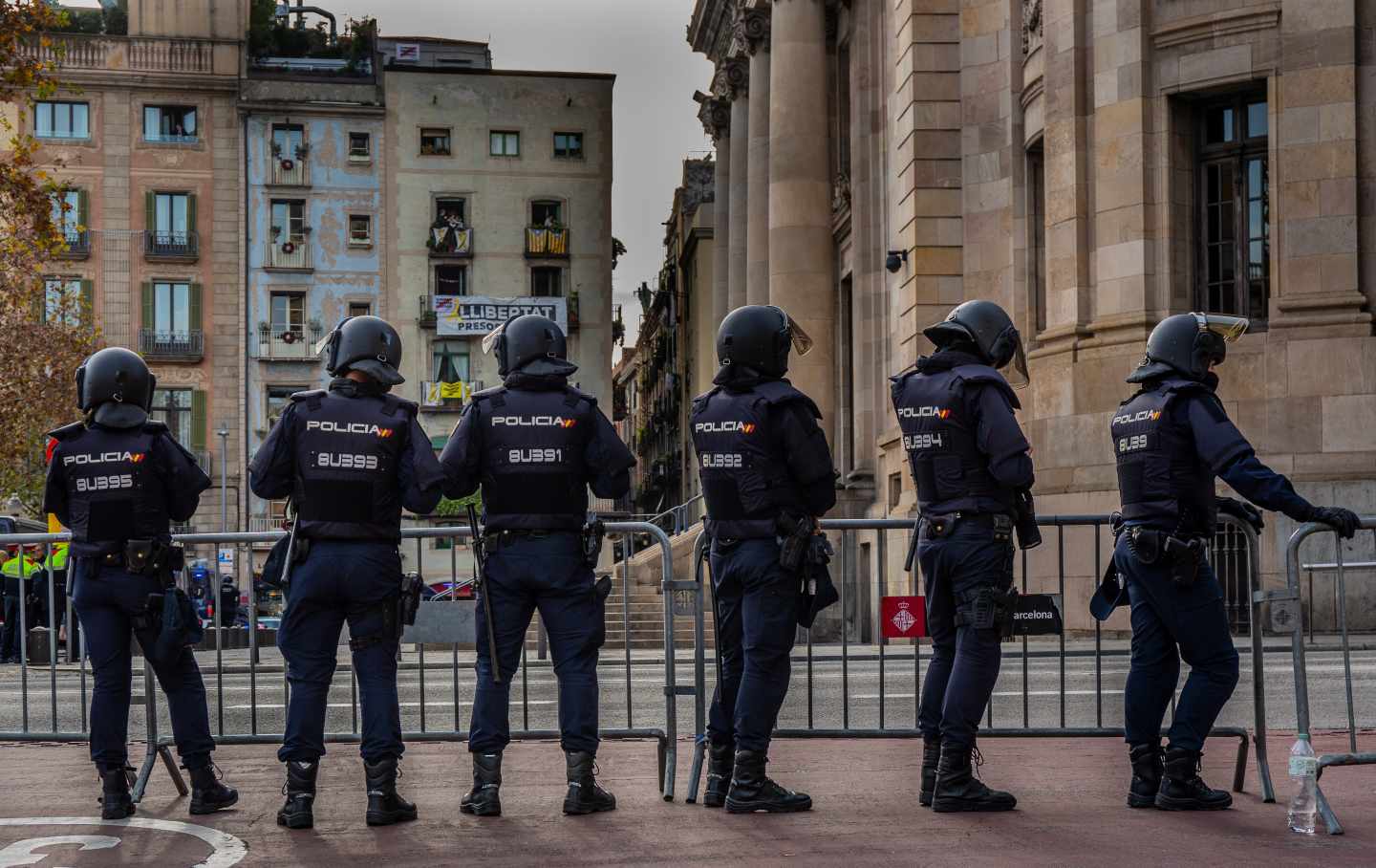 Agentes de la Policía Nacional en la barcelonesa Vía Laietana.