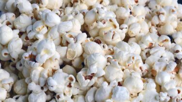 Una madre salva a su hijo tras atragantarse con una palomita en el cine