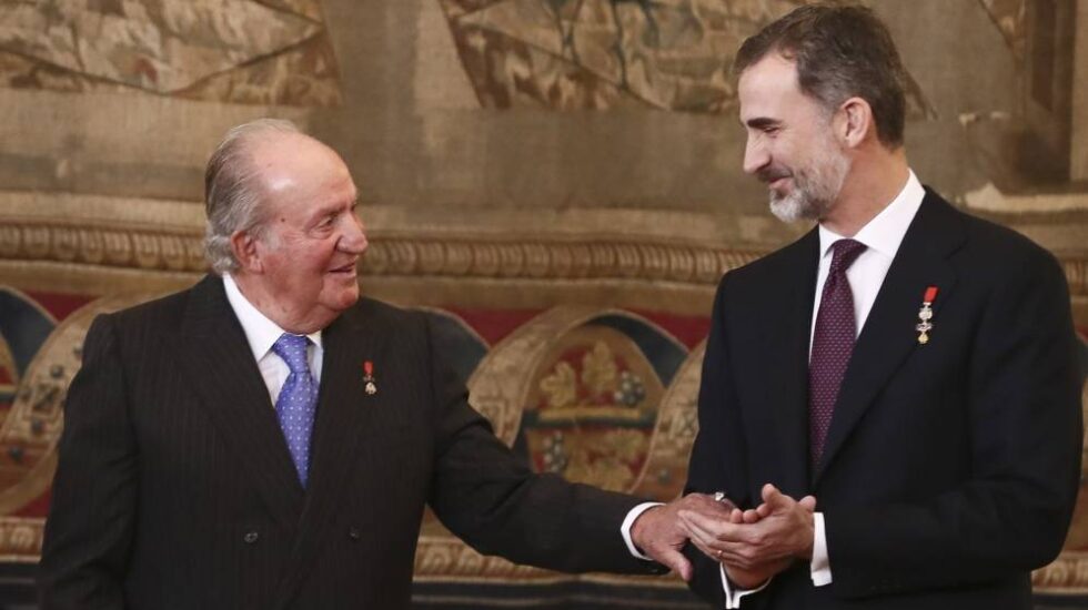 Don Juan Carlos y Don Felipe, en el Palacio Real.