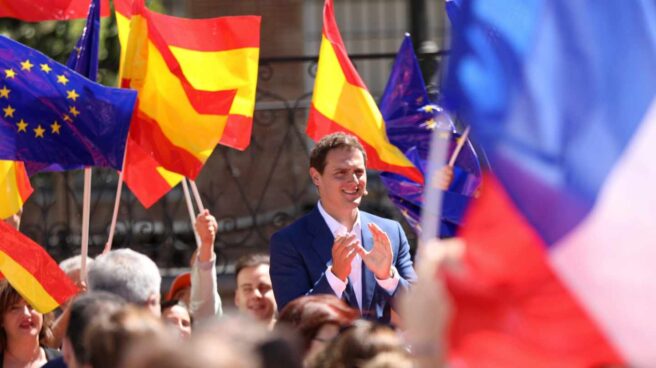 PSOE Ciudadanos pactos negociación acuerdo Madrid Castilla y León Murcia Aragón Albert Rivera, en un mitin en Madrid.