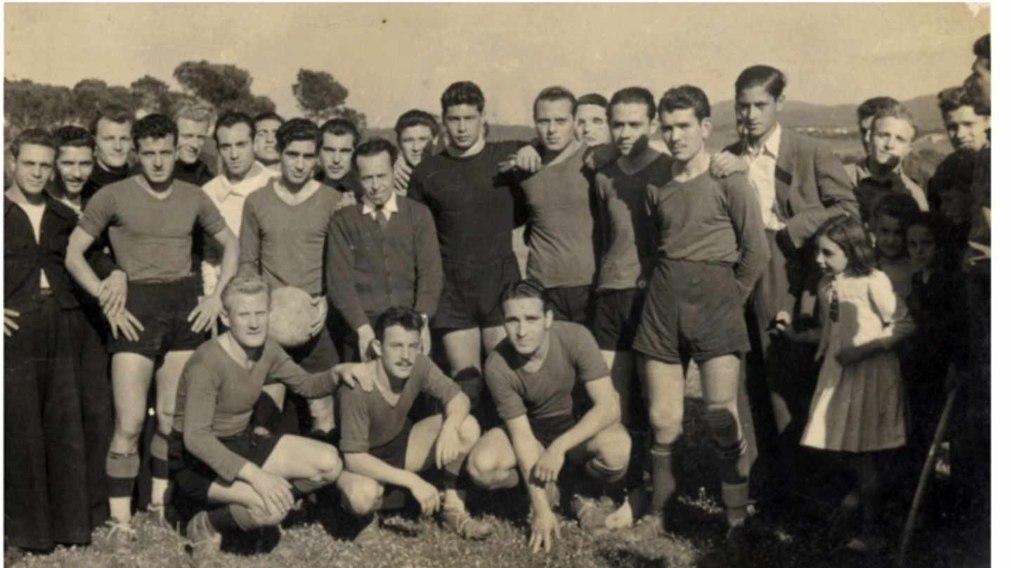 Equipo de fútbol de los marineros italianos en el Campo de la Granja.