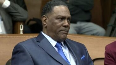 Estados Unidos pagará 1.5 millones a un hombre que estuvo preso 45 años por error