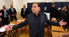 Berlusconi entra en el Parlamento Europeo; la familia de Mussolini se queda fuera