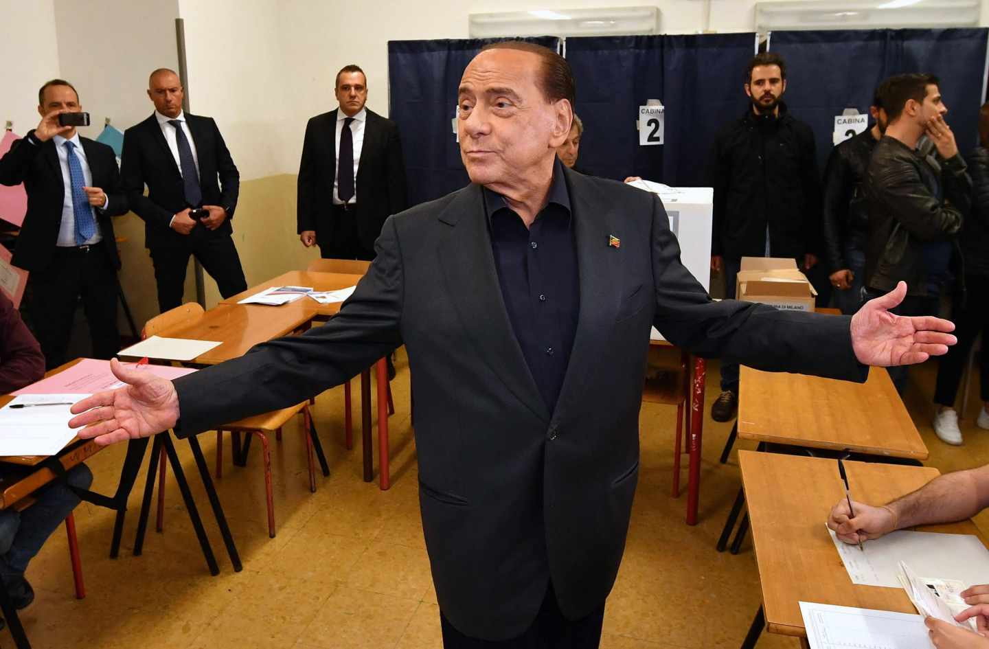 Silvio Berlusconi, tras votar en las elecciones europeas.