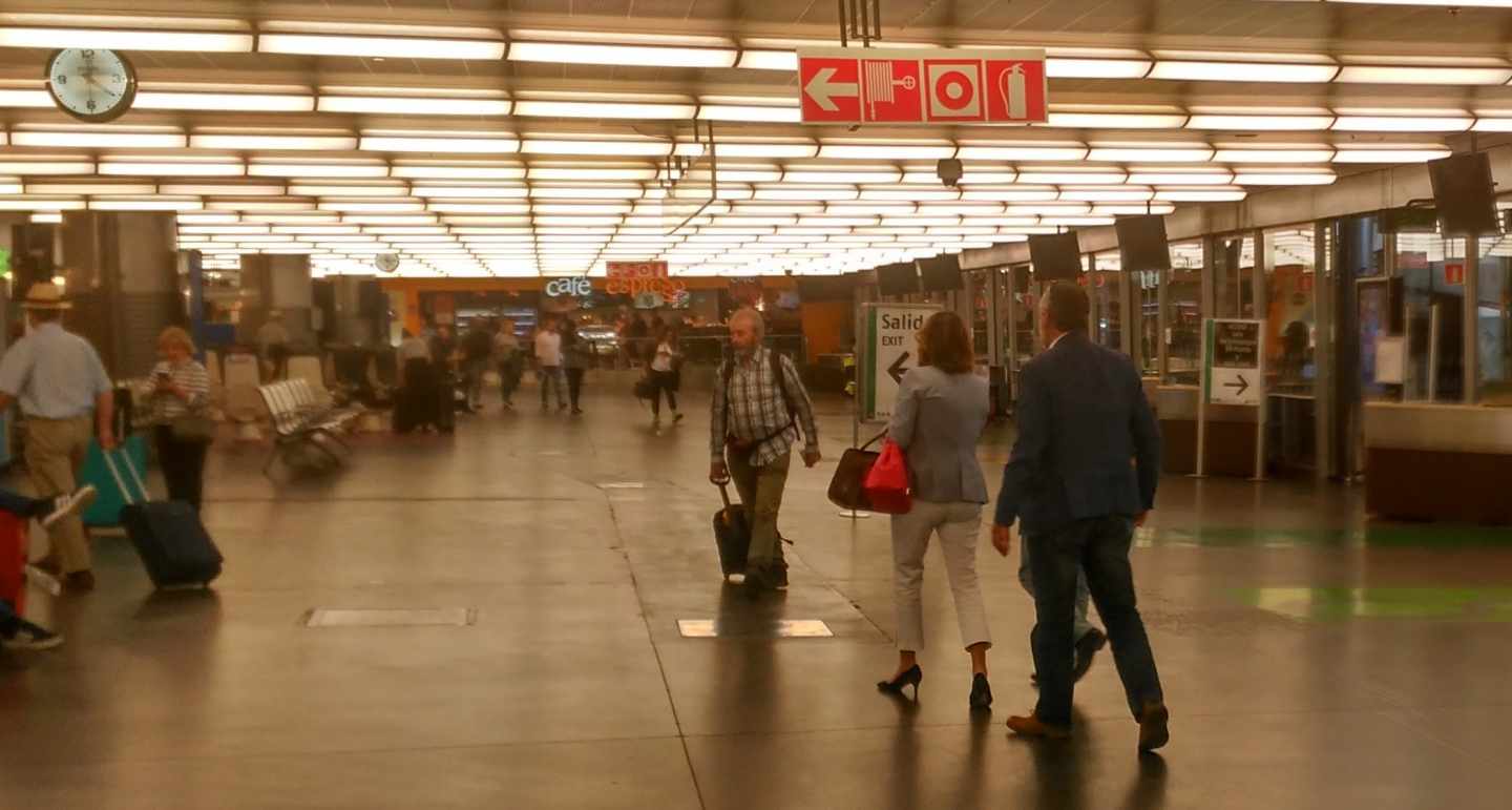 Susana Díaz y Juan Cornejo, en la estación de Atocha este lunes.