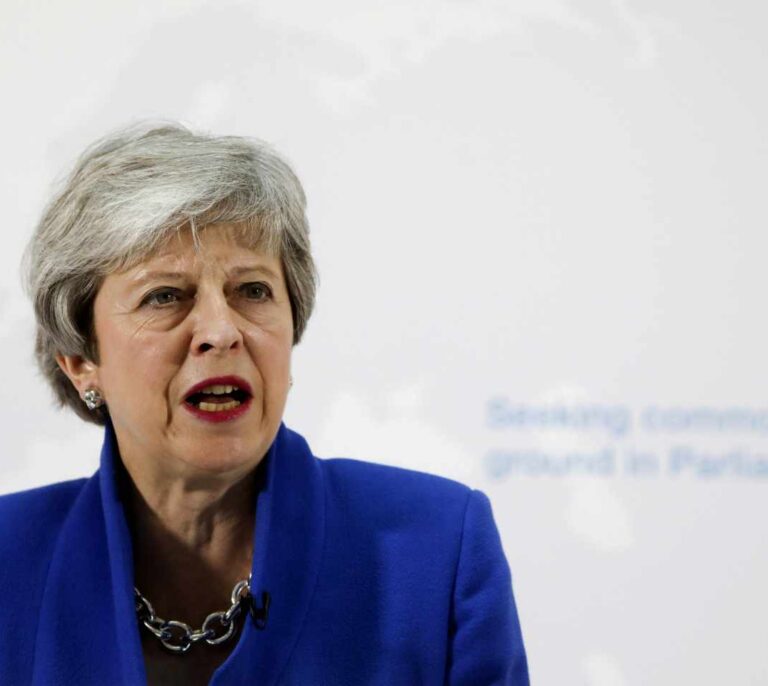 May abre la puerta a un segundo referéndum para aprobar el plan del Brexit