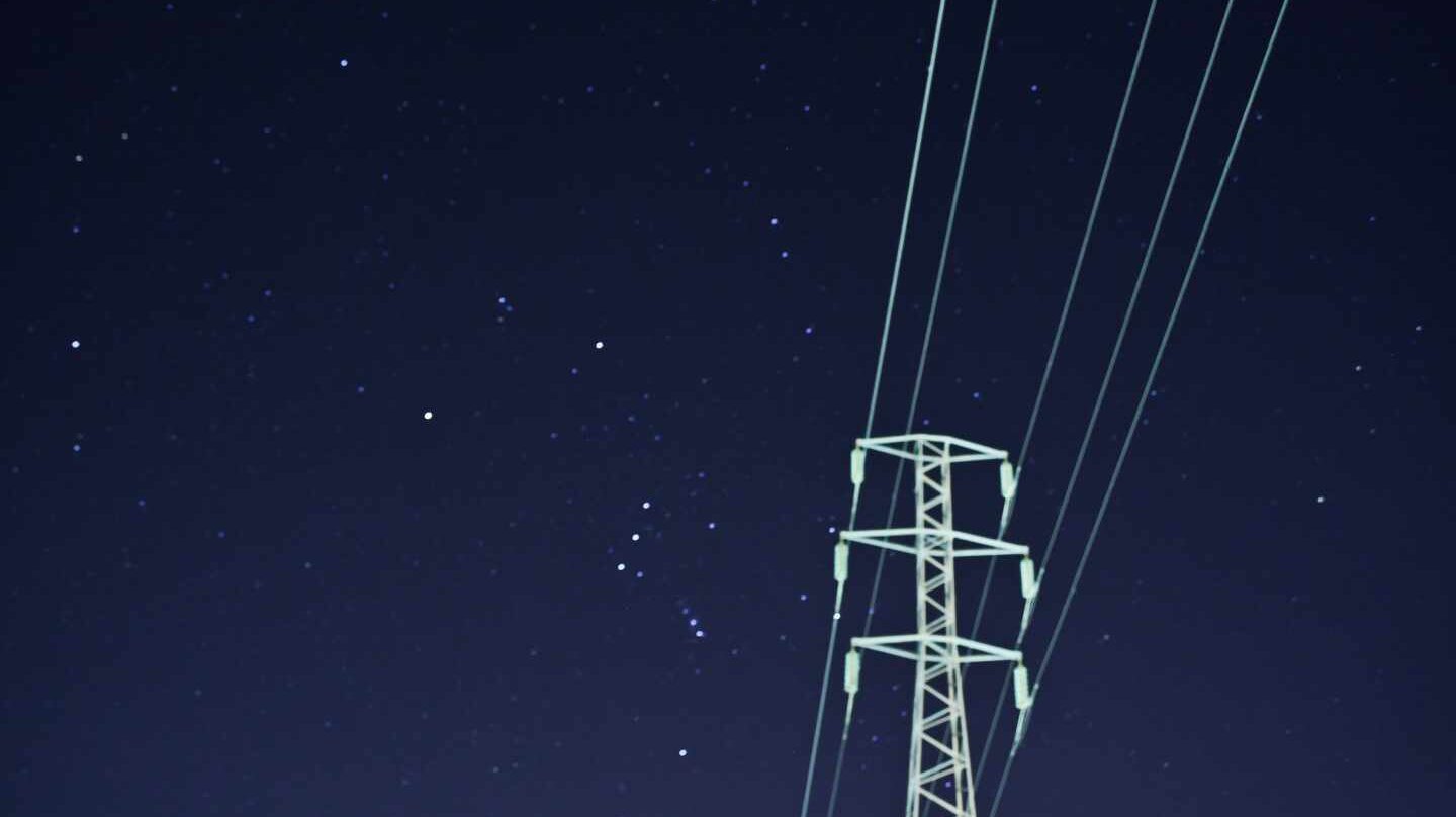 Una torre de la red eléctrica.