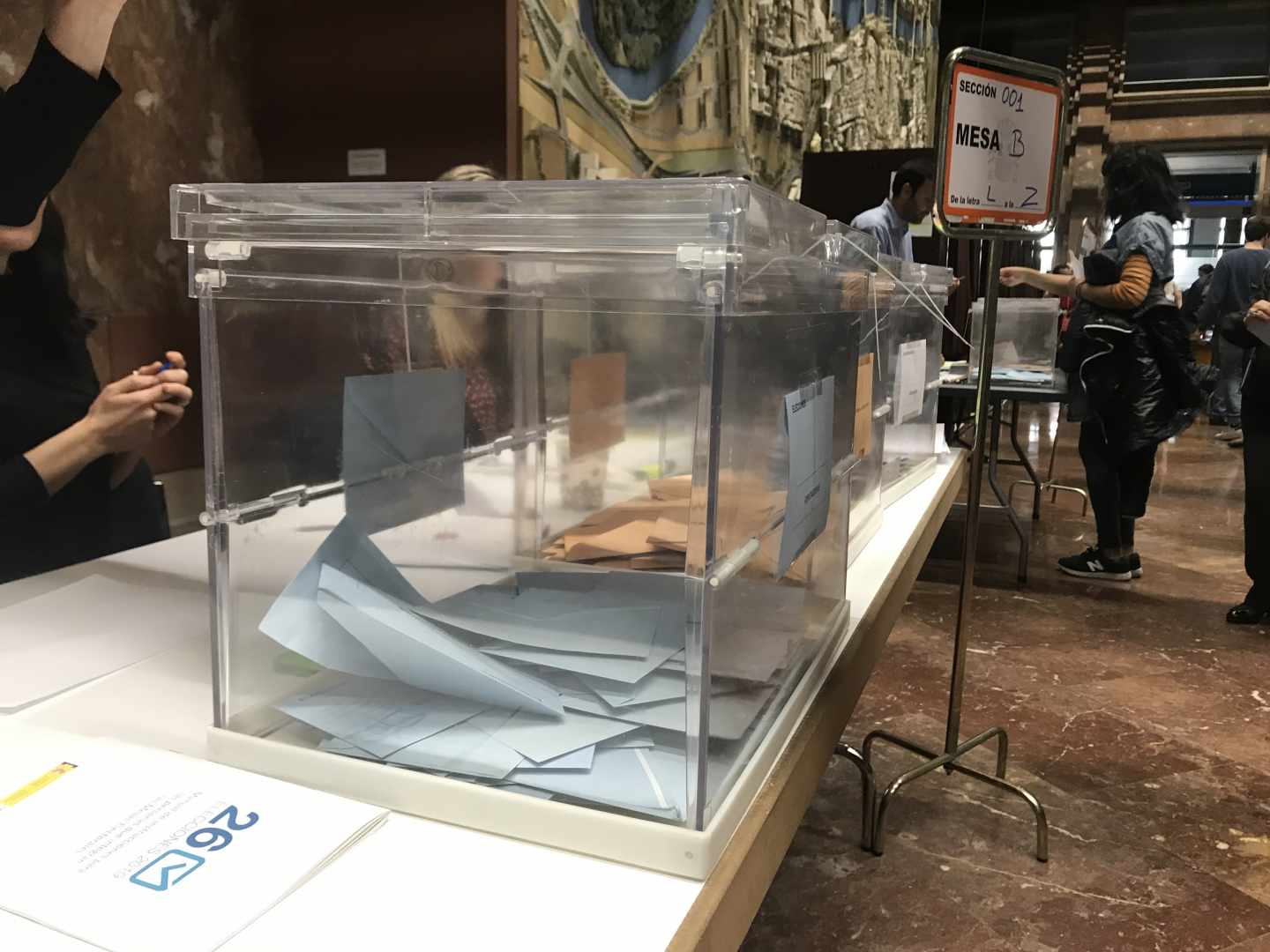 Una urna, durante las elecciones del pasado domingo.