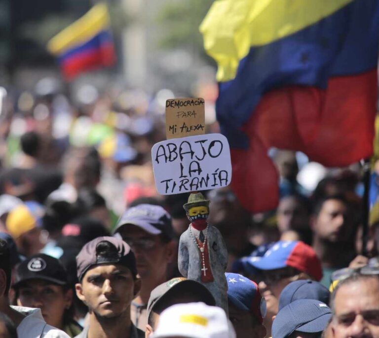 Las peticiones de asilo de venezolanos en España se triplican hasta más de 20.000