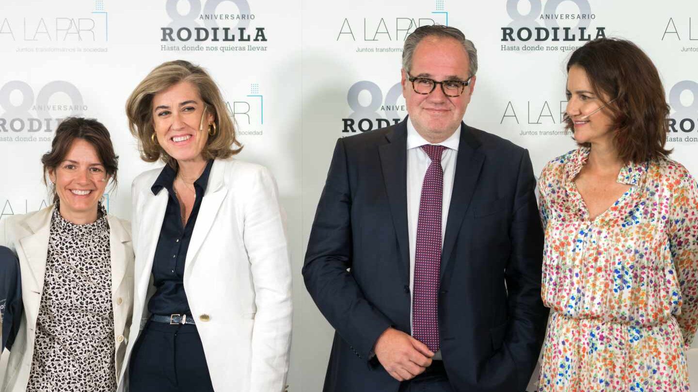 Demetrio Carceller, presidente de Rodilla junto a sus colaboradores.
