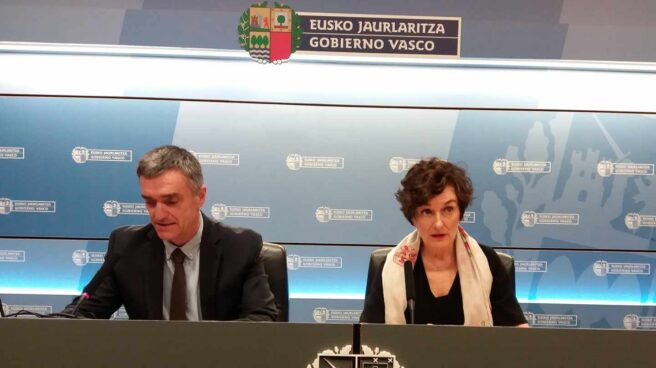 El secretario de Convivencia y Derechos Humanos del Gobierno vasco, Jonan Fernández, junto a la directora de EiTB, Maite Iturbe. El secretario de Convivencia y Derechos Humanos del Gobierno vasco, Jonan Fernández, junto a la directora de EiTB, Maite Iturbe.